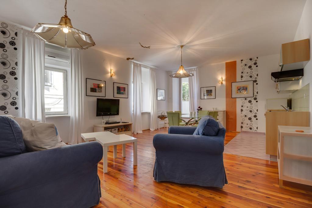 Apartments Mandarina Mali Lošinj Oda fotoğraf
