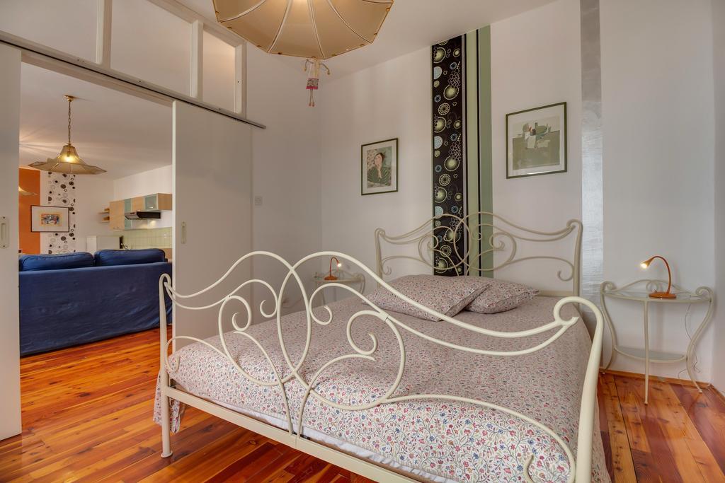 Apartments Mandarina Mali Lošinj Oda fotoğraf