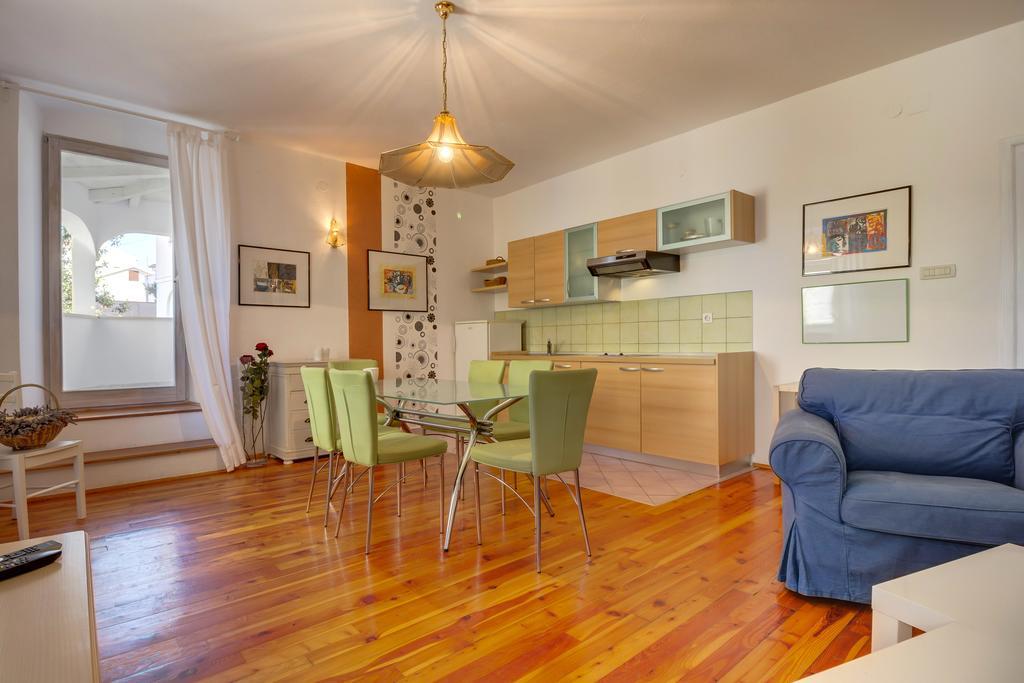 Apartments Mandarina Mali Lošinj Oda fotoğraf