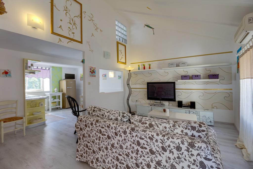 Apartments Mandarina Mali Lošinj Dış mekan fotoğraf
