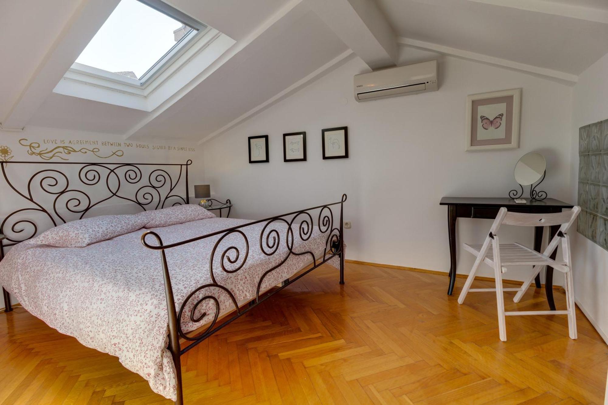 Apartments Mandarina Mali Lošinj Oda fotoğraf
