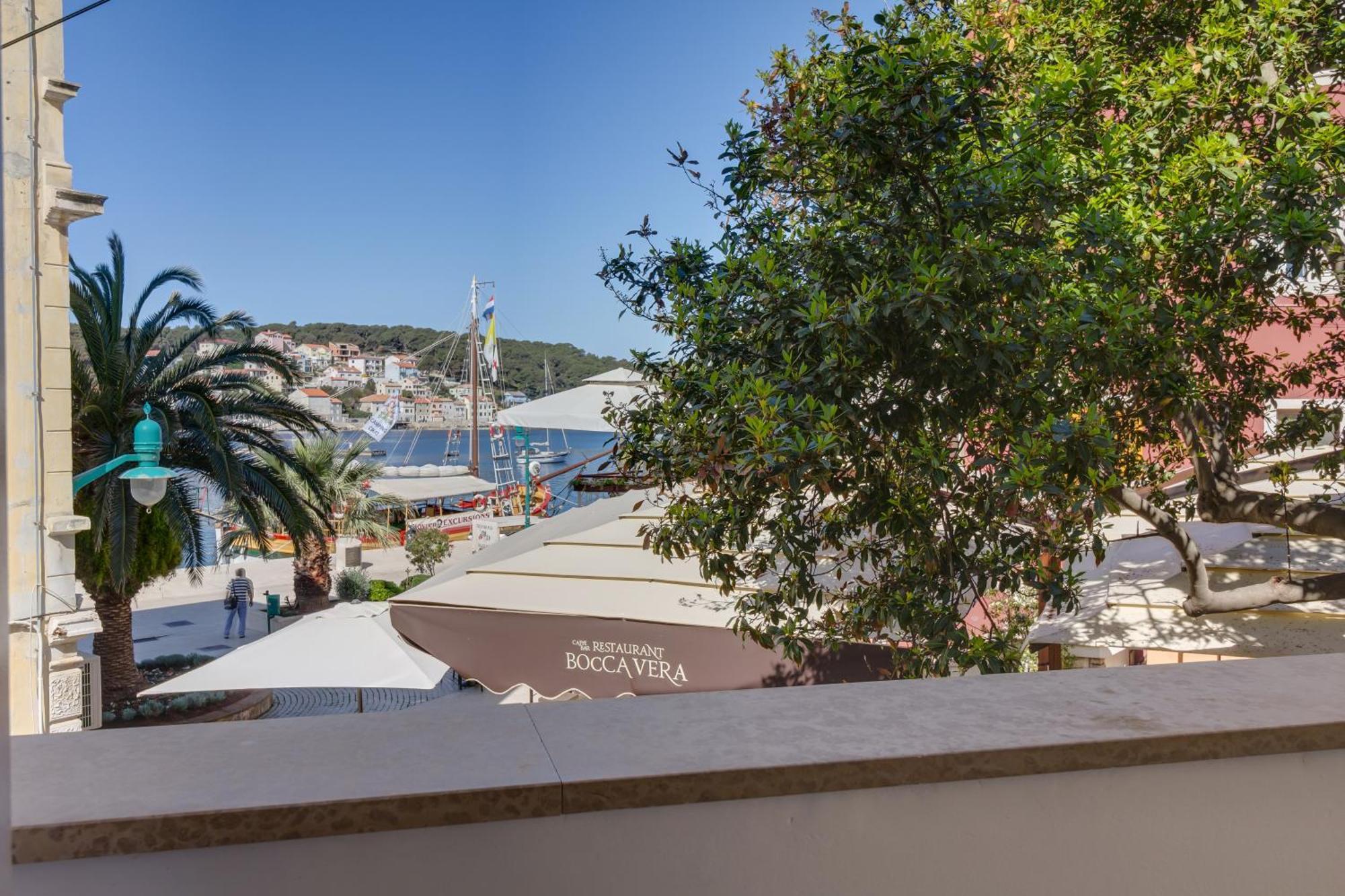 Apartments Mandarina Mali Lošinj Oda fotoğraf