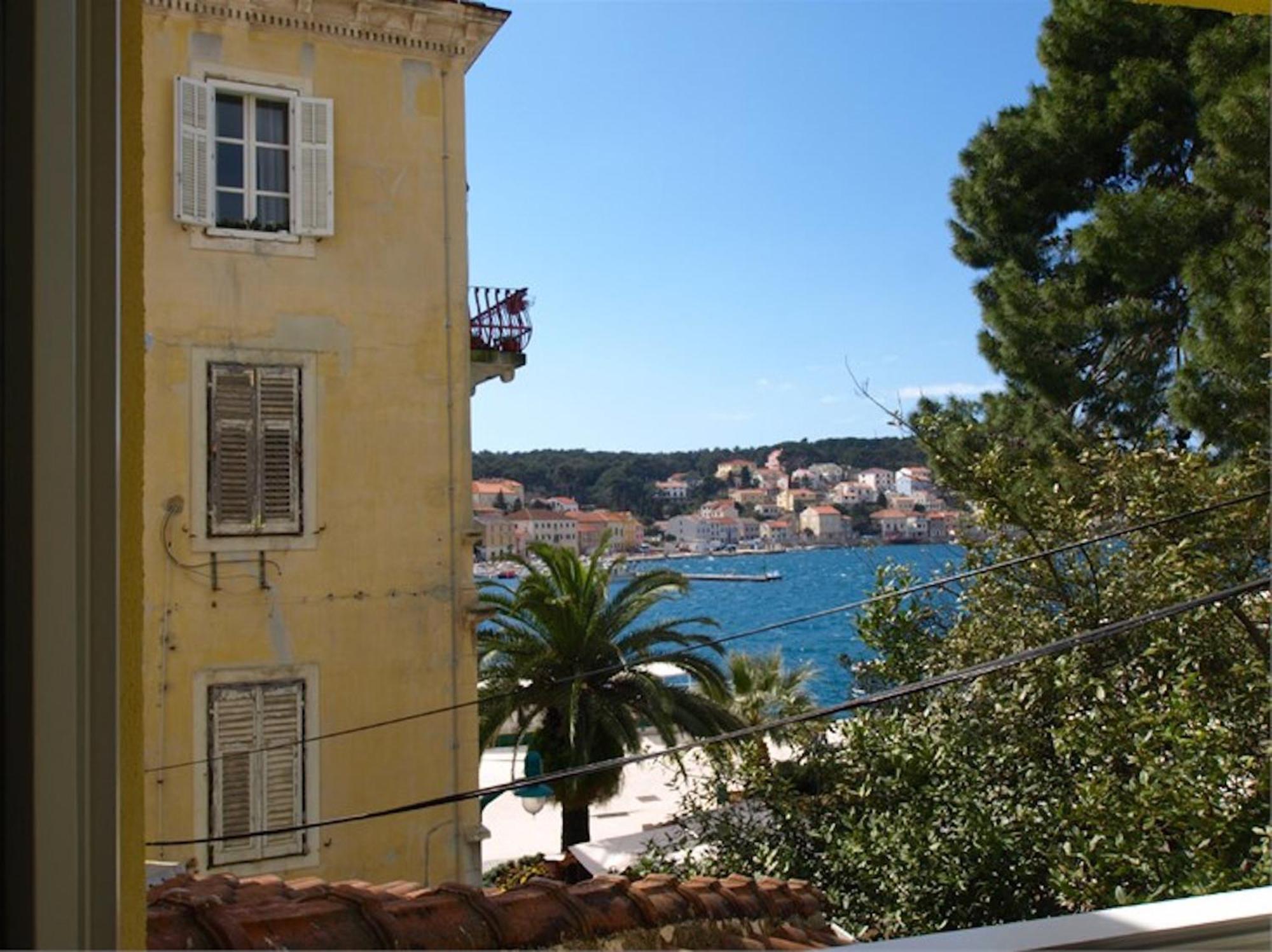 Apartments Mandarina Mali Lošinj Oda fotoğraf